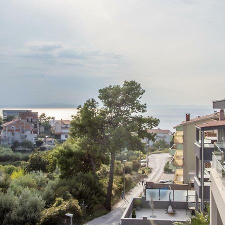 Relax Inn Podstrana Bagian luar foto