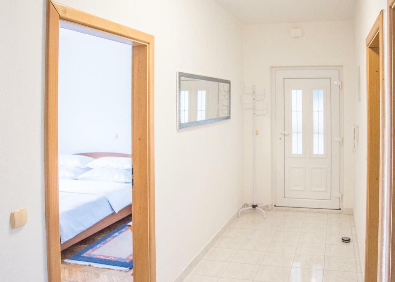 Relax Inn Podstrana Bagian luar foto