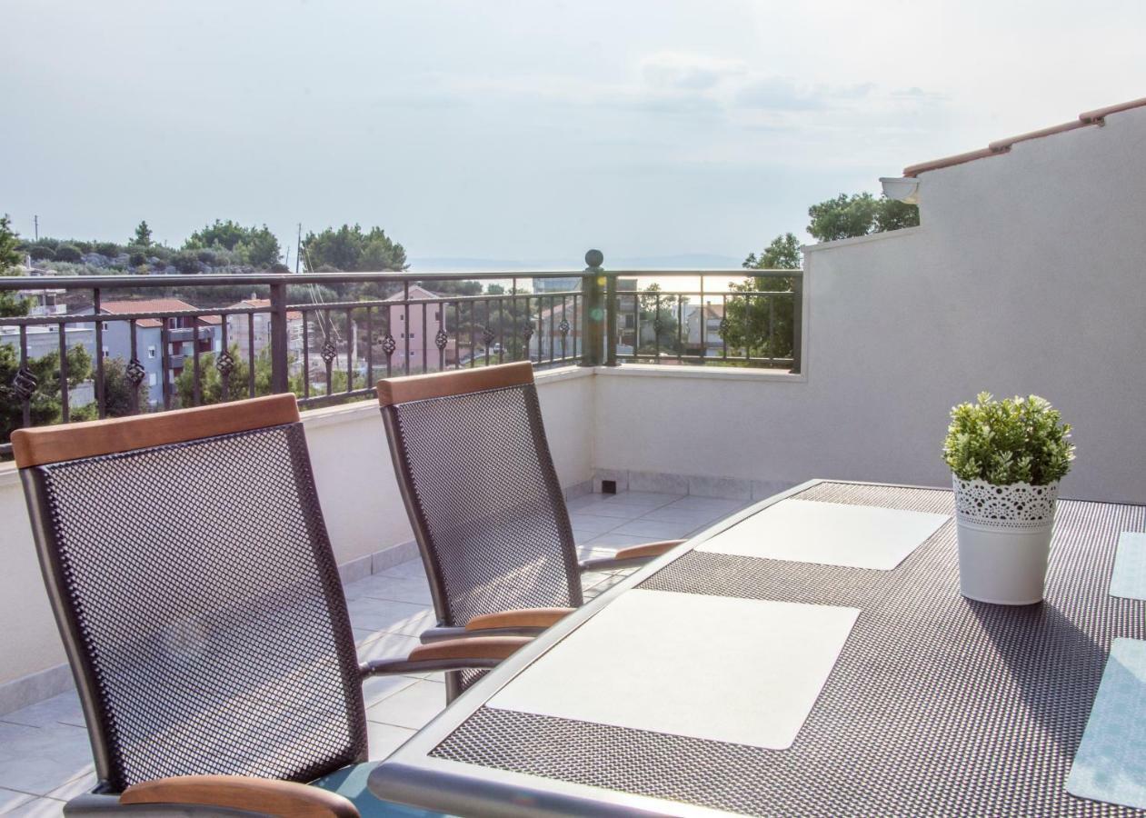 Relax Inn Podstrana Bagian luar foto