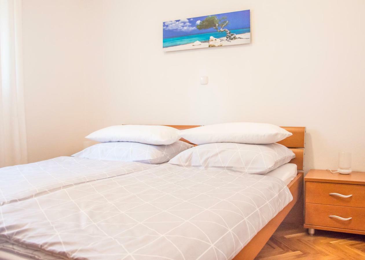 Relax Inn Podstrana Bagian luar foto
