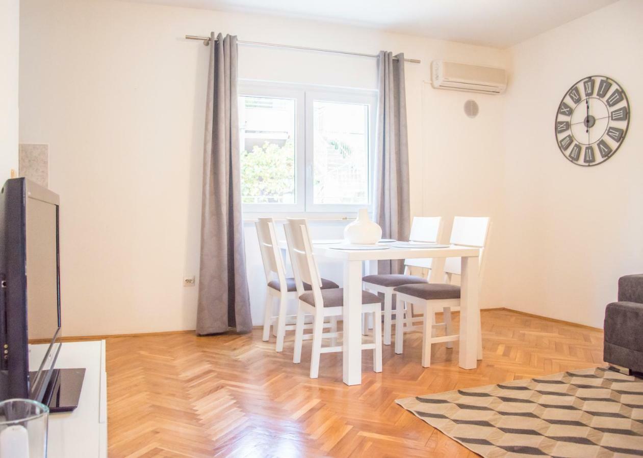 Relax Inn Podstrana Bagian luar foto